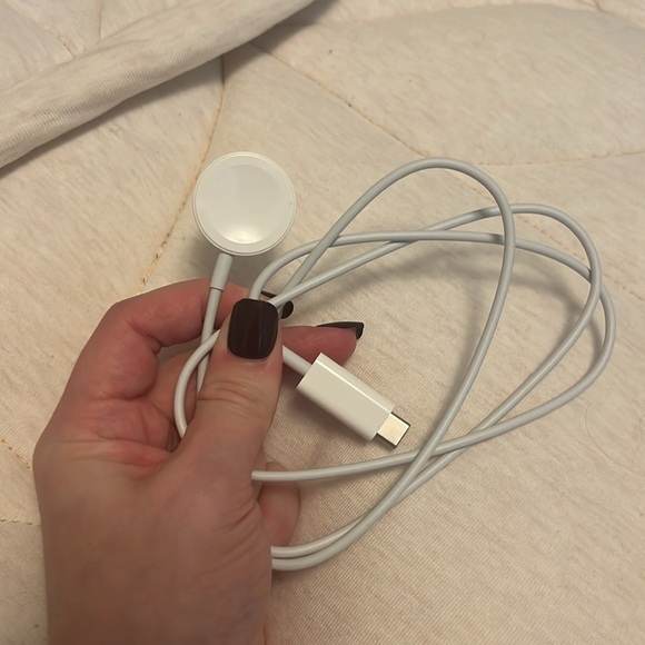 Rose Gold Apple Watch SE 40 mm - Picture 9 of 10